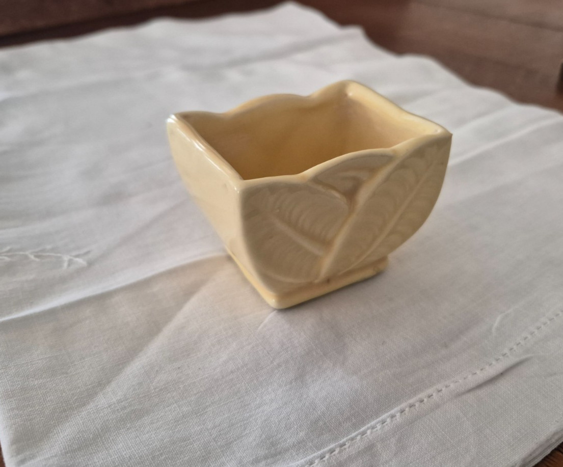 McCoy Floraline Mini Leaf Planter Soft Yellow USA Mark Vintage Pottery