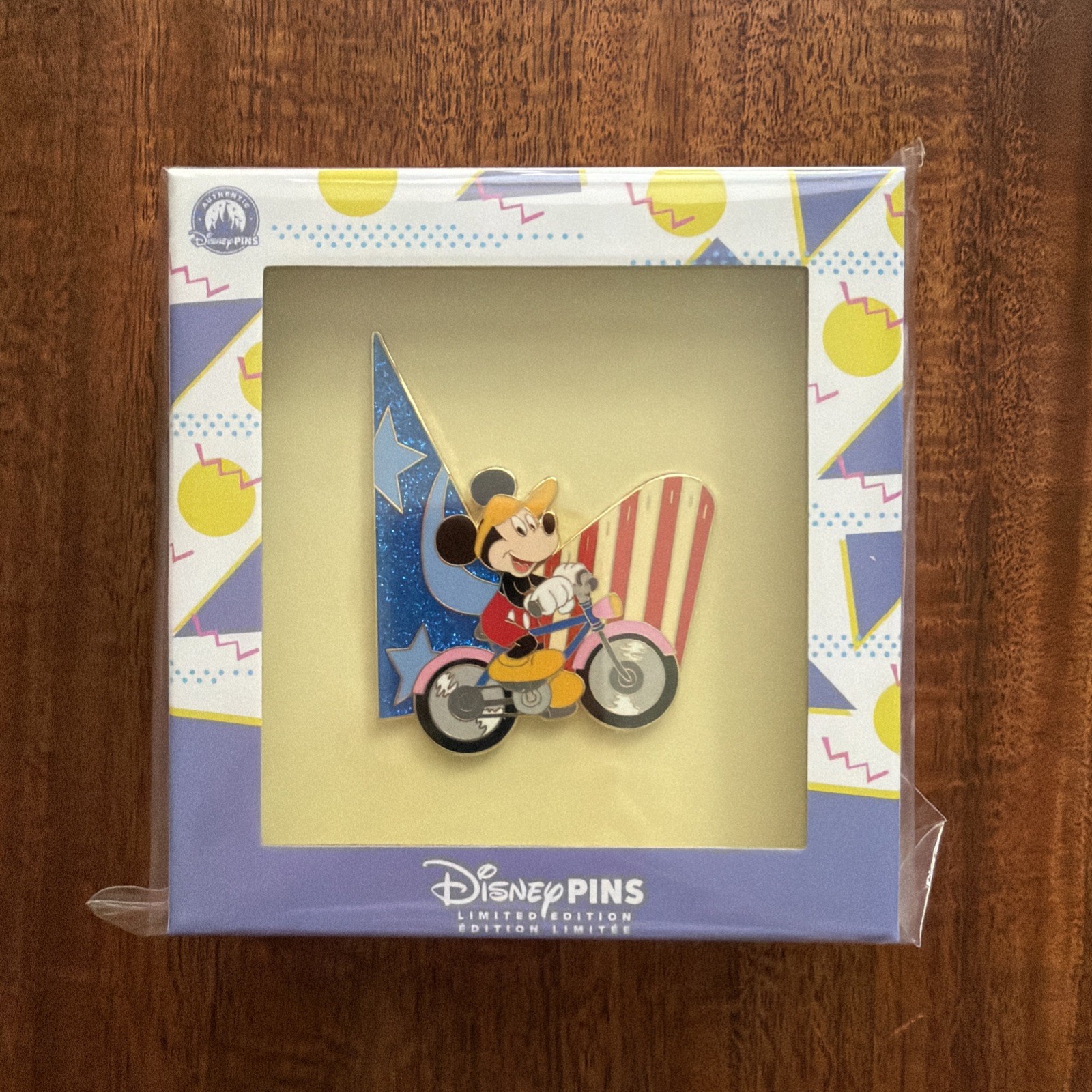 Limited Edition jumbo Mickey Mouse Burbank Studio Store Pin - PRINT ERROR⭐️RARE Limited Edition jumbo Mickey Mouse Burbank Studio Store Pin - PRINT ERROR⭐️RARE