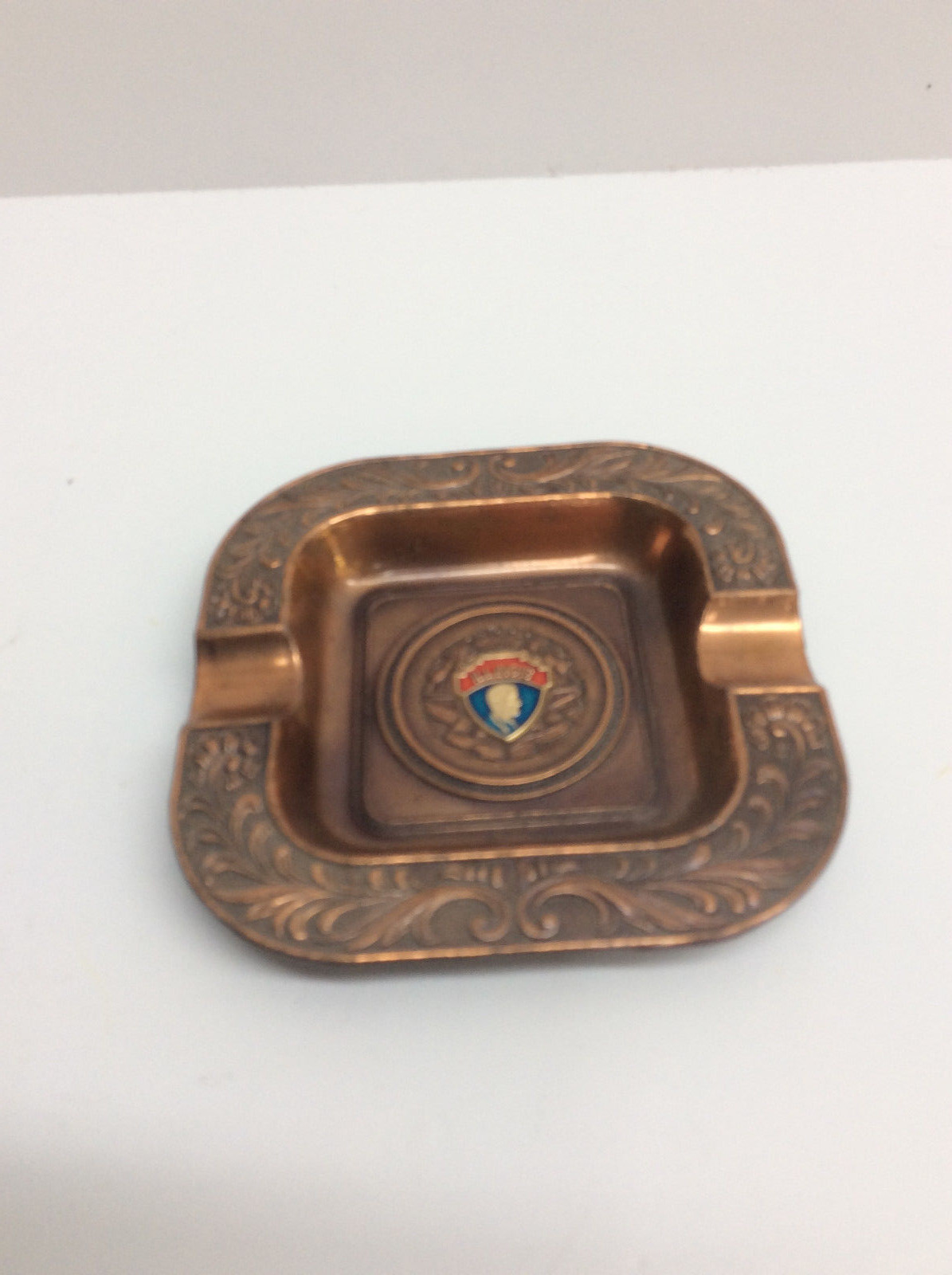 Stuckeys Vintage Ashtray Square Double Notch Crest Emblem Collectible Souvenir