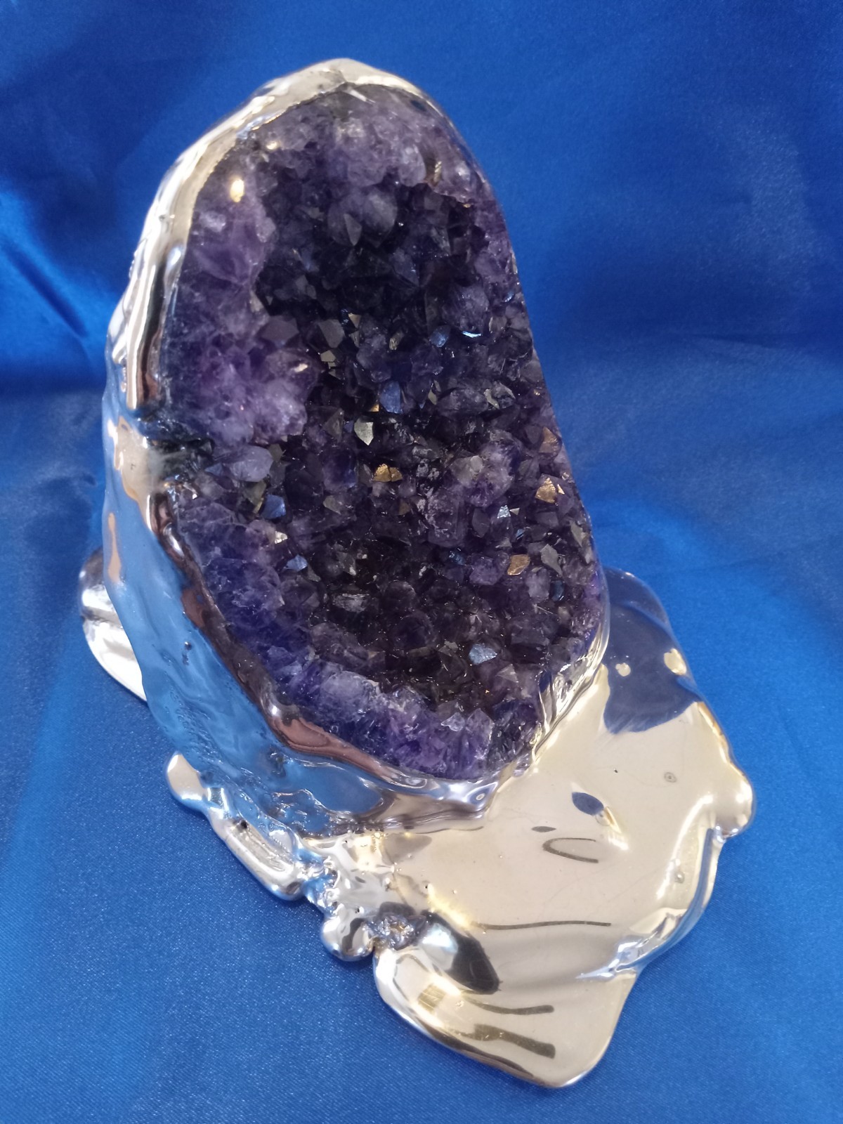 Amethyst Geode pour over, puddle silver look 99.9 silver coated Amethyst Geode pour over, puddle silver look 99.9 silver coated