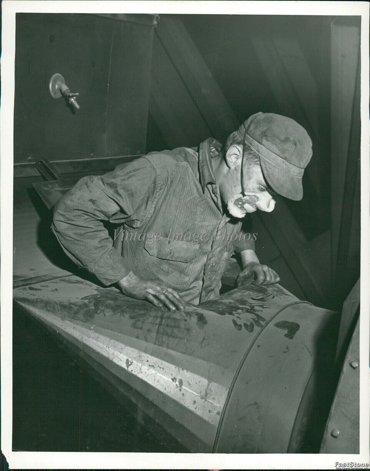 1953 David Rogers Cleans Air Vents In Cleveland Public Hall Government Photo 7x9