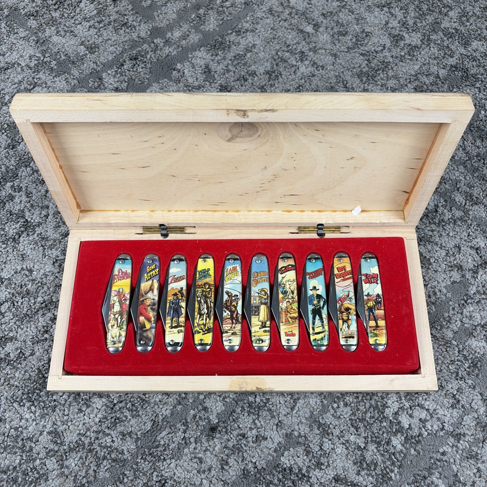 Vintage Novelty Cutlery Collectors Case With 10 Knives Mage Novelty Knife Co USA