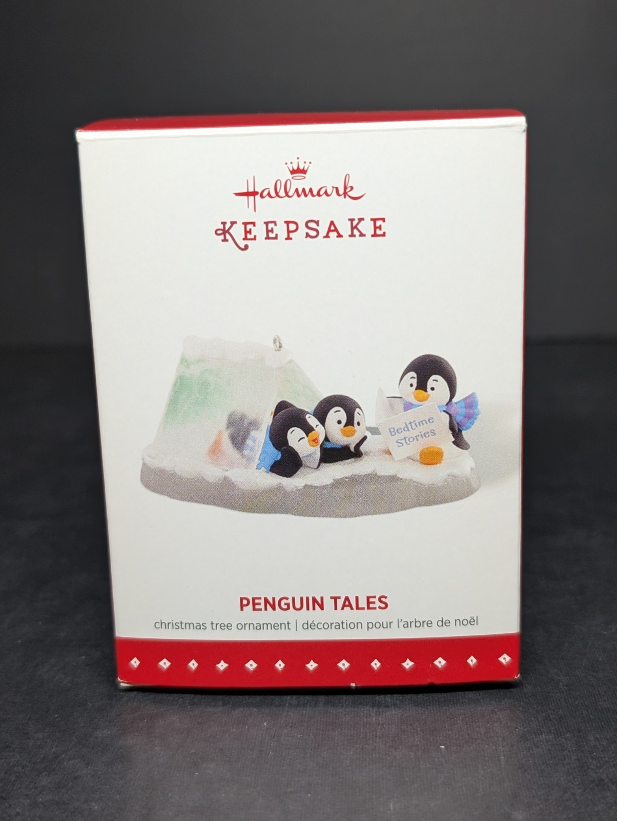 2015 Hallmark Keepsake Christmas Ornament Penguins Tales Bedtime Stories (M)