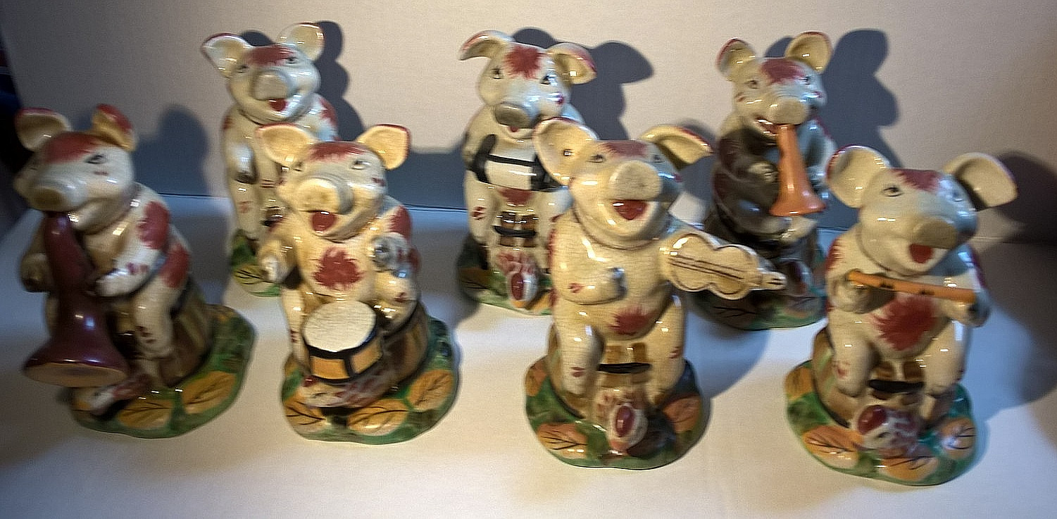 7 VINTAGE STAFFORDSHIRE STYLE PIG FIGURINES MUSICIANS WITH CHICKEN FIGURINES 7 VINTAGE STAFFORDSHIRE STYLE PIG FIGURINES MUSICIANS WITH CHICKEN FIGURINES
