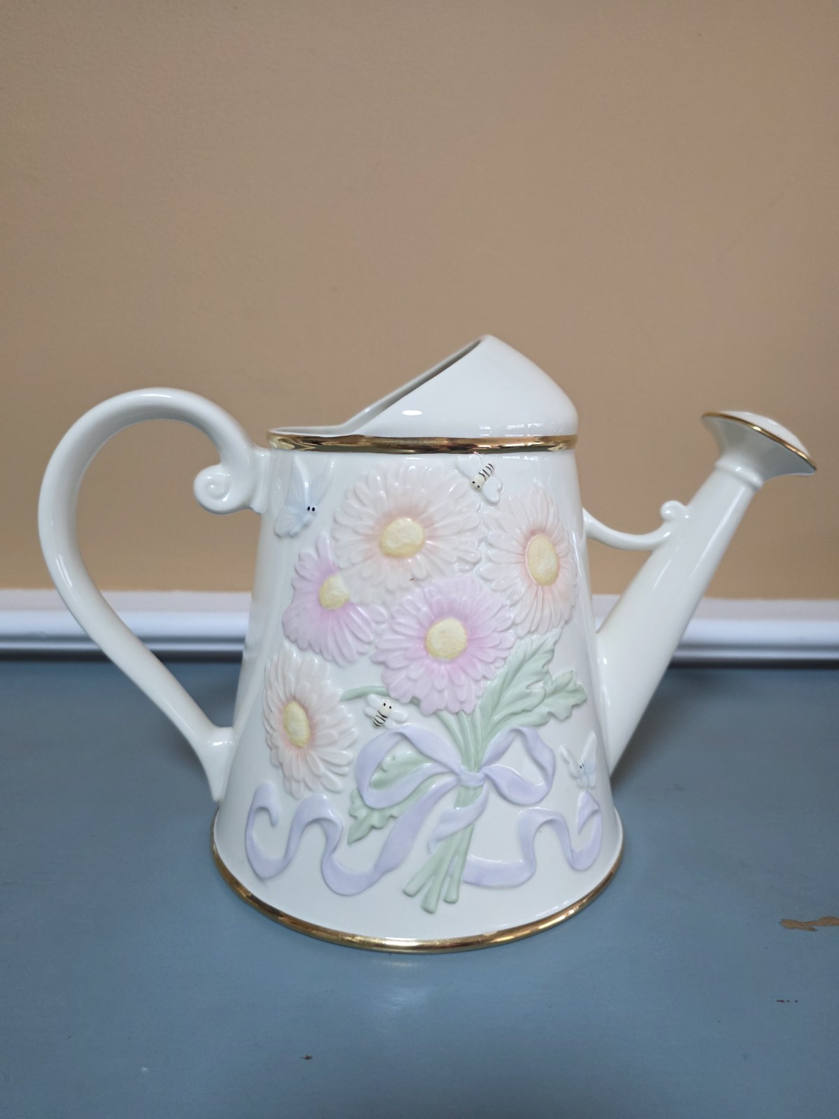 Lenox 2006 Gold Club Watering Can Flowers Vase Butterfly 