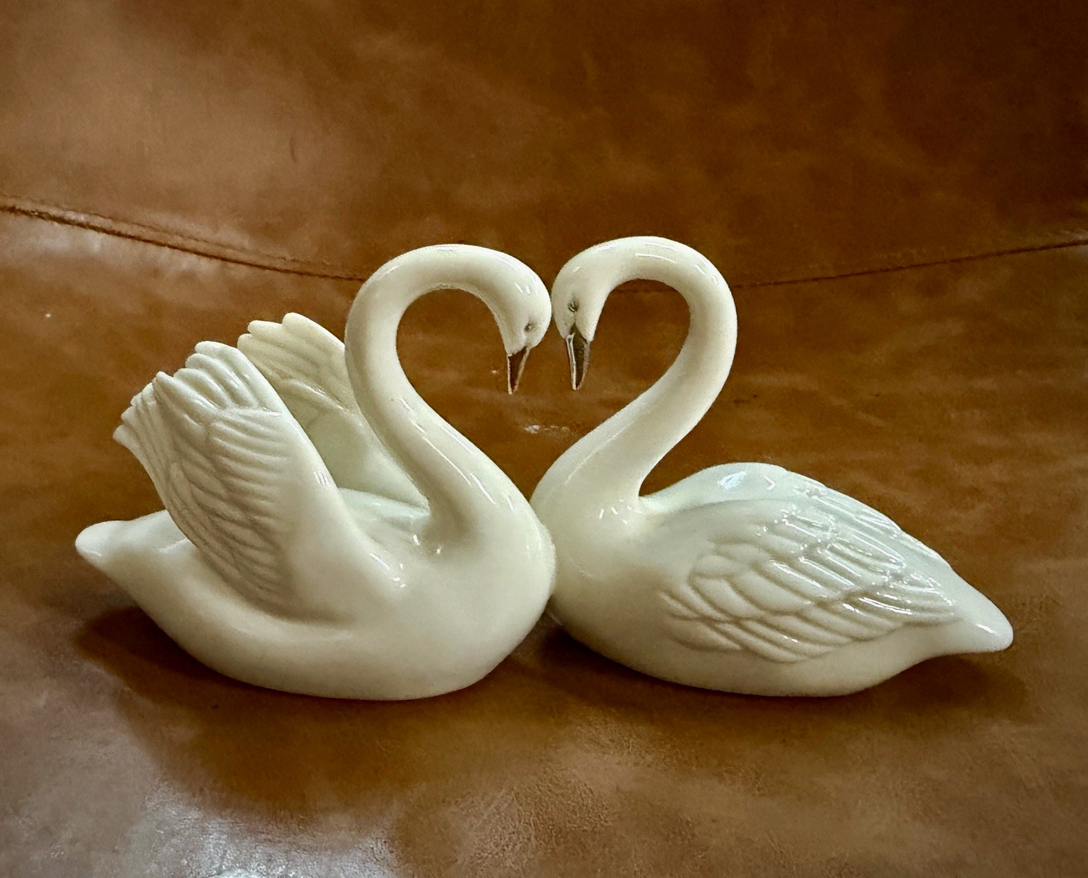 Lenox Wedding Promises Forever Yours Porcelain Swans Figurine Lenox Wedding Promises Forever Yours Porcelain Swans Figurine