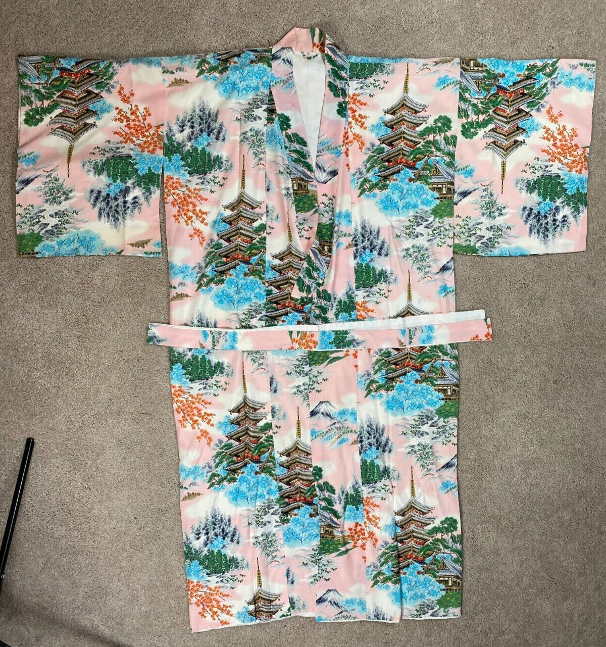 Vintage 50’s Traditional Japanese Kimono Pink Floral Pagoda Osaka Print Japan