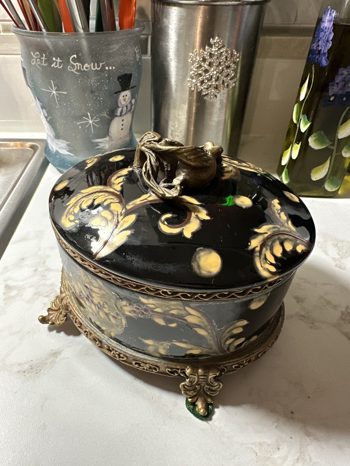 Vintage Hand Painted Asian Style Oval Box w/Lid & Brass Ormolu Vintage Hand Painted Asian Style Oval Box w/Lid & Brass Ormolu