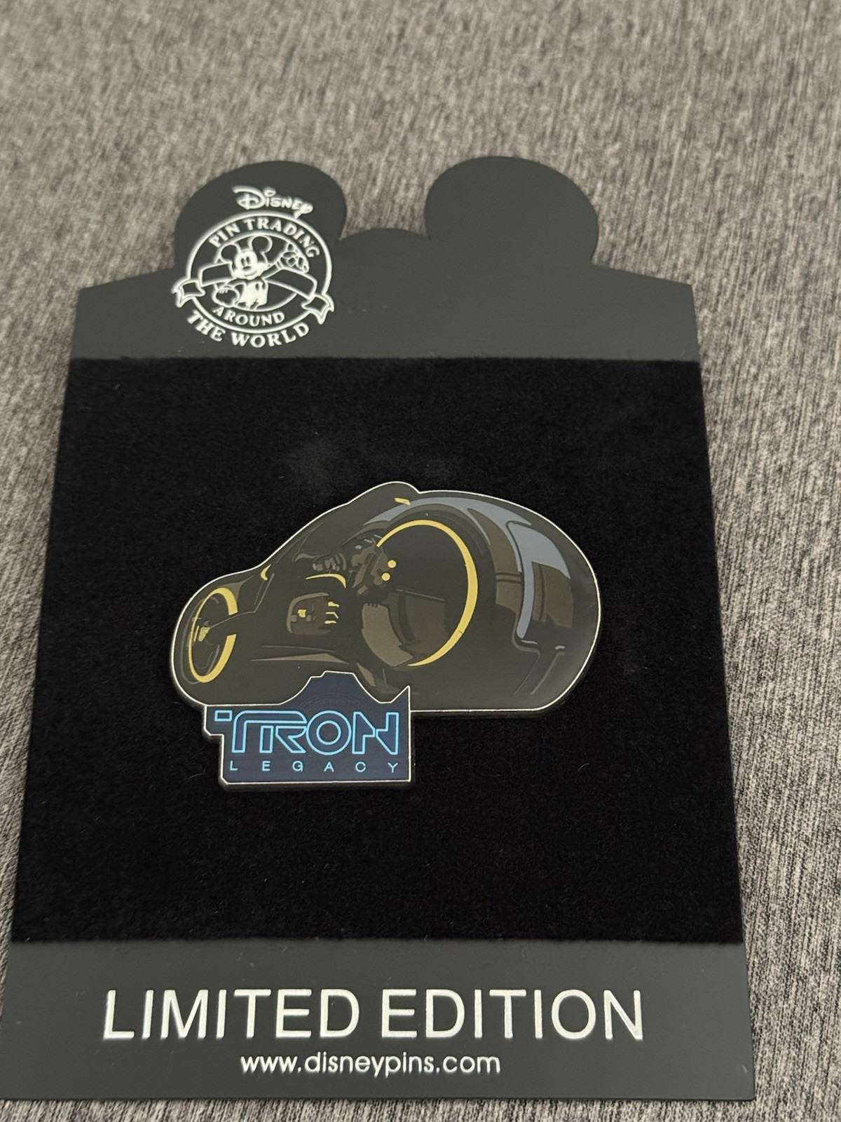 DISNEY SHOPPING TRON LEGACY LIGHT CYCLE LE 100 PIN ~ 