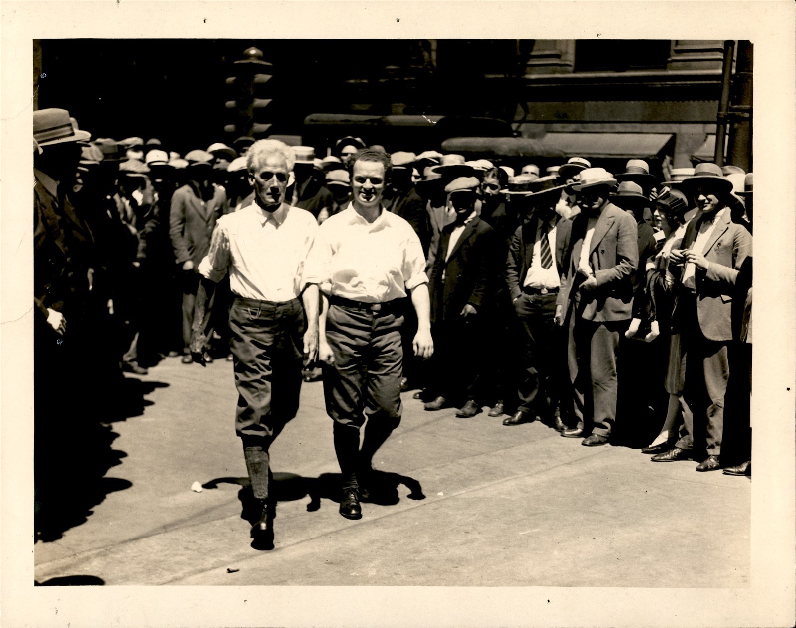 LD412 1926 Orig Photo CROSS COUNTRY HIKERS JAMES HOCKING GEORGE HASLER JOHNSTON LD412 1926 Orig Photo CROSS COUNTRY HIKERS JAMES HOCKING GEORGE HASLER JOHNSTON