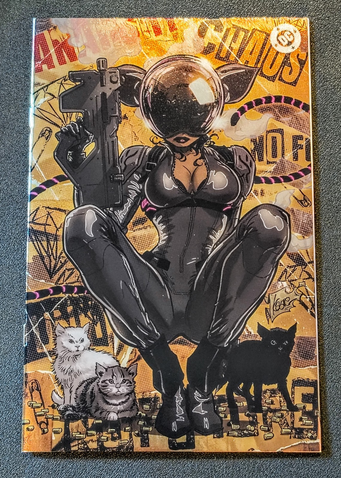 Absolute Catwoman #3 Kaare Andrews Virgin Gold Foil Exclusive Absolute Catwoman #3 Kaare Andrews Virgin Gold Foil Exclusive