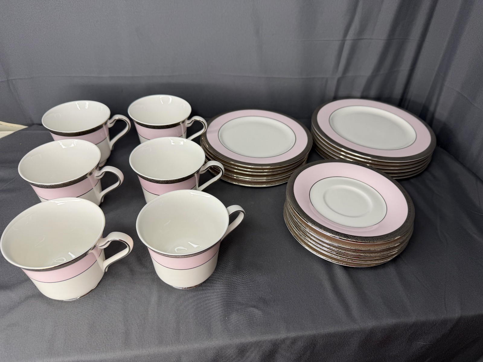 Mary Kay 40th Anniversary 24K Gold Rim Fine China Set for 6 AMAZING FULL SET Mary Kay 40th Anniversary 24K Gold Rim Fine China Set for 6 AMAZING FULL SET