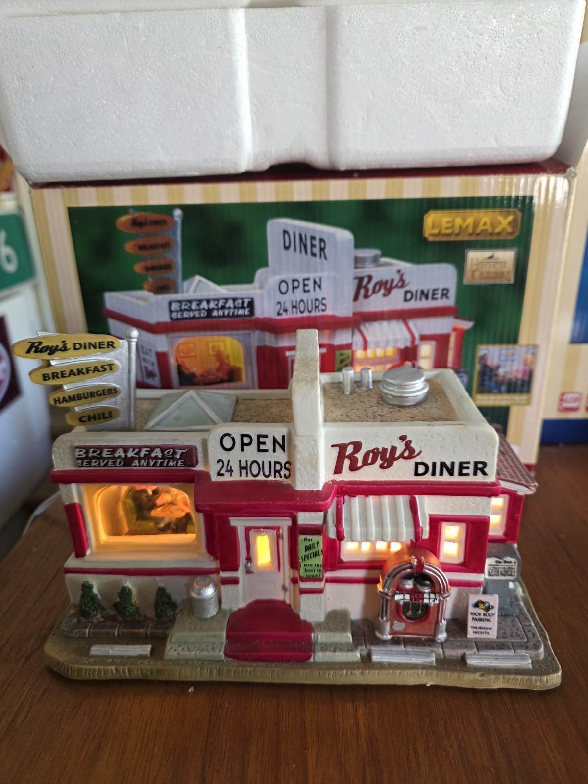 Lemax Harvest CROSSING 2007 Roy’s Diner #75563 IN BOX Lemax Harvest CROSSING 2007 Roy’s Diner #75563 IN BOX