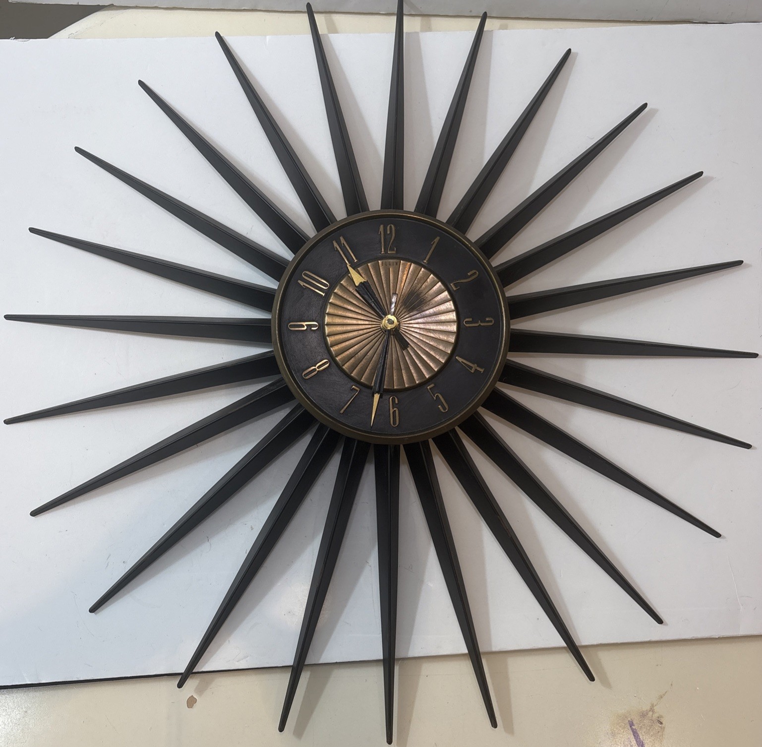 MCM Elgin Starburst Sunburst Wall Clock 1960\'s 23.5” metal Mid Century Modern MCM Elgin Starburst Sunburst Wall Clock 1960\'s 23.5” metal Mid Century Modern
