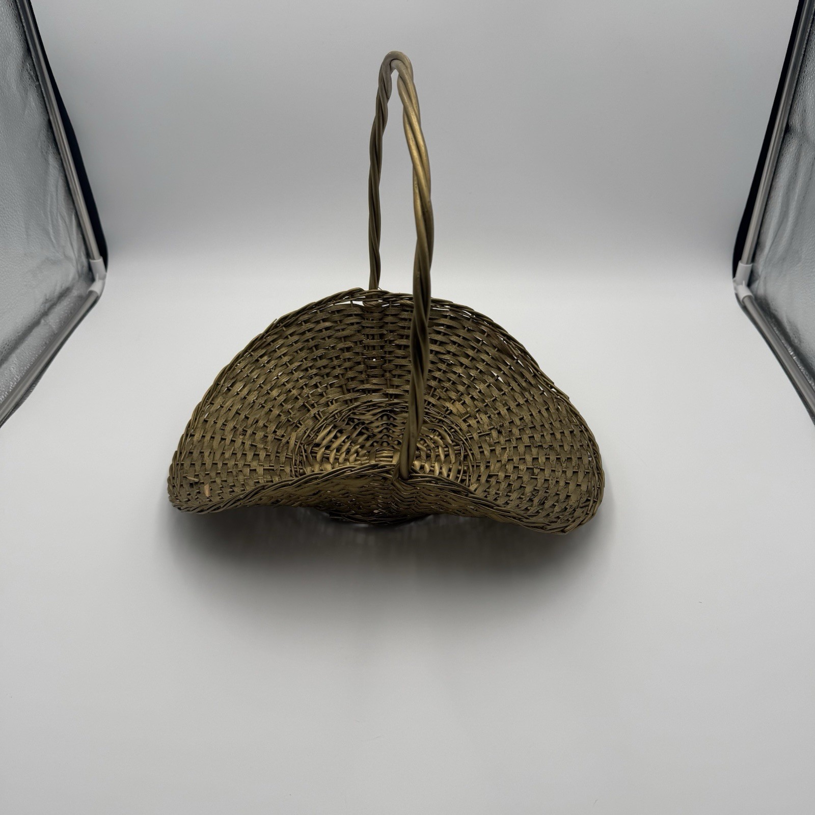 Vintage-Style Buttocks Basket Hand Woven Wicker Gathering Melon Basket Rustic