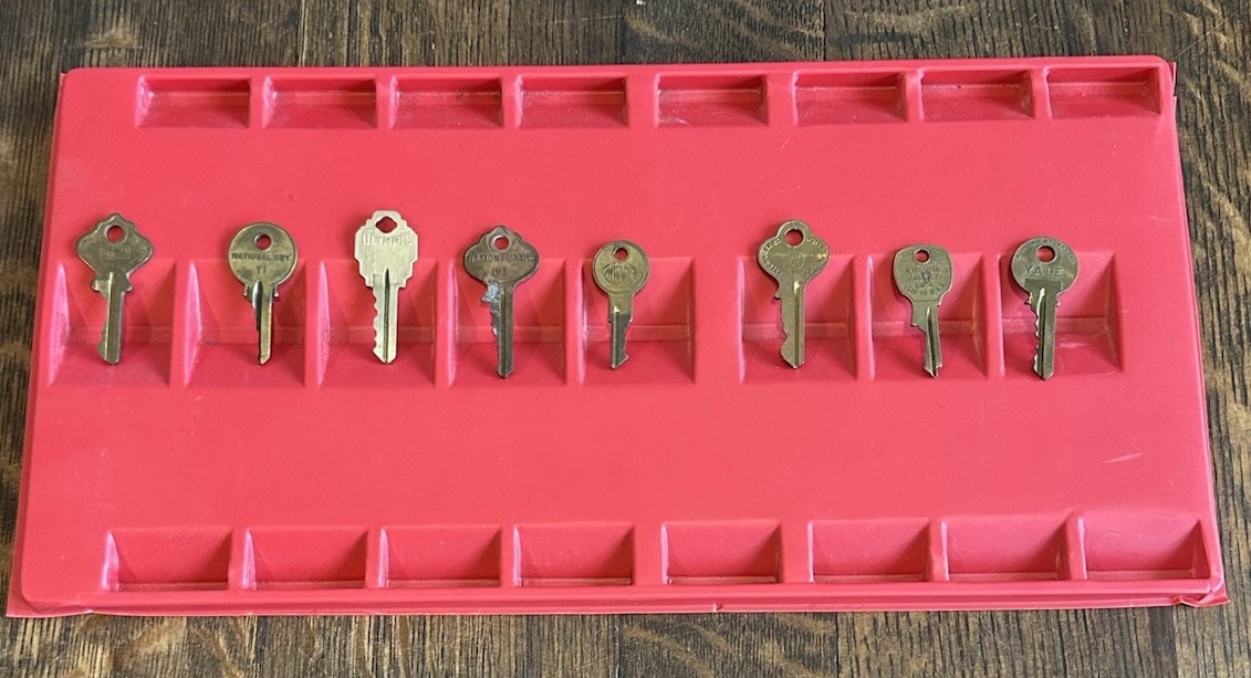 Vintage Key Lot - Gold Tone - Olympic, Curtis, Illinois, Other 8 Keys.
