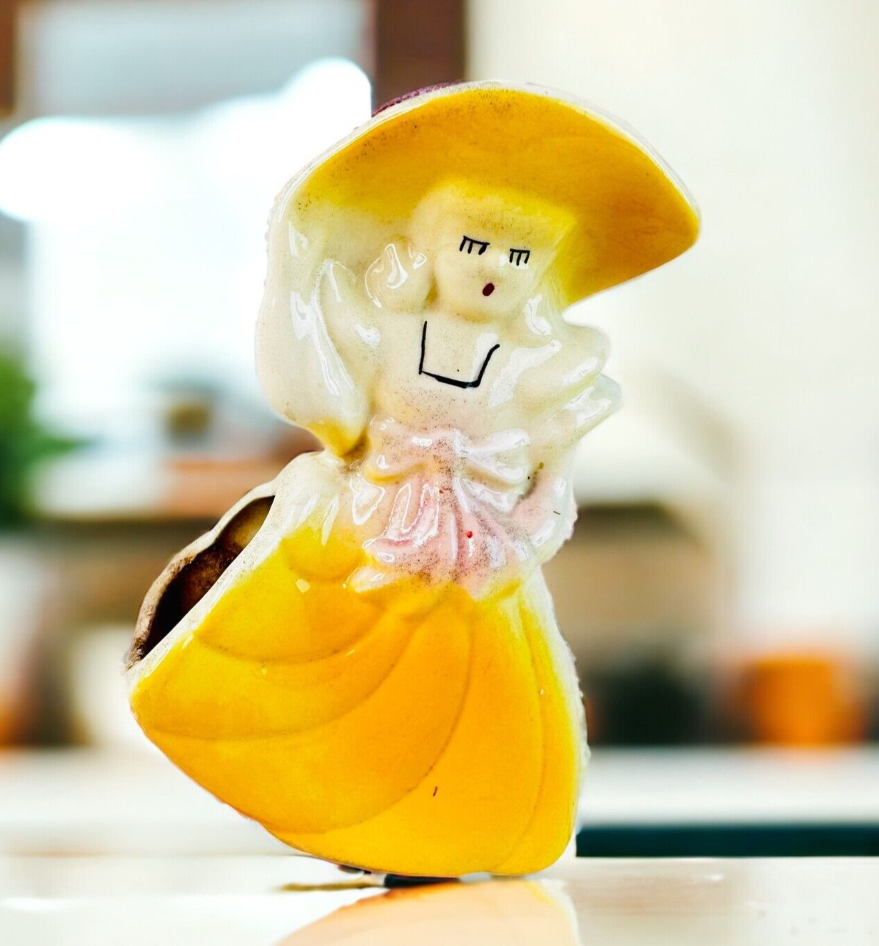 vtg lady planter figurine small 5.5