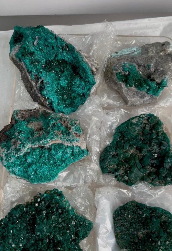 Rich Green Dioptase Specimens – 6 Piece Lot Rich Green Dioptase Specimens – 6 Piece Lot