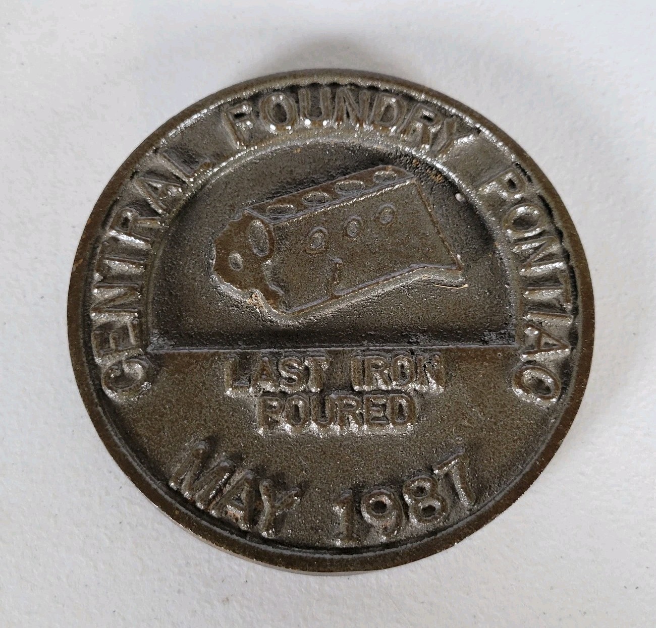 Vintage Central Foundry Pontiac Last Iron Poured May 1987 Medallion Paperweight