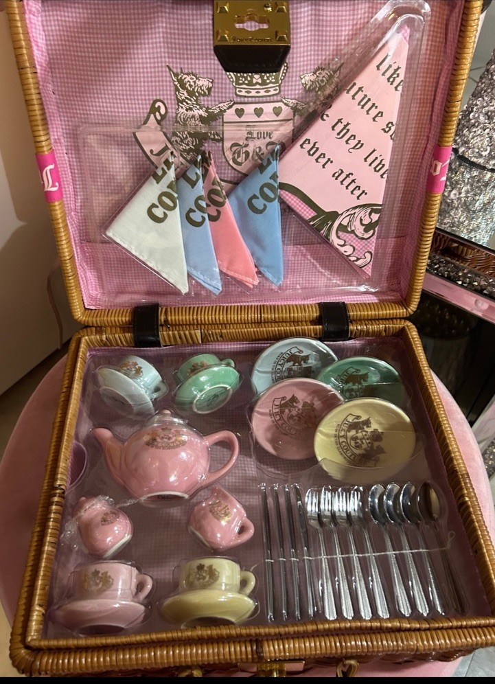 NWT VINTAGE JUICY COUTURE TEA PARTY SET FOR 4 NEW WITH TAGS VERY RARE