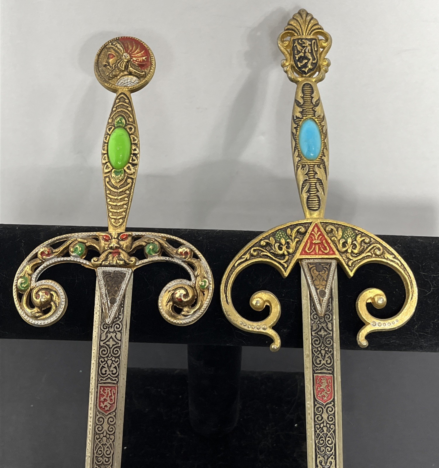 Walt Disney World The King\'s Gallery Souvenir Swords Lot of 2 18\