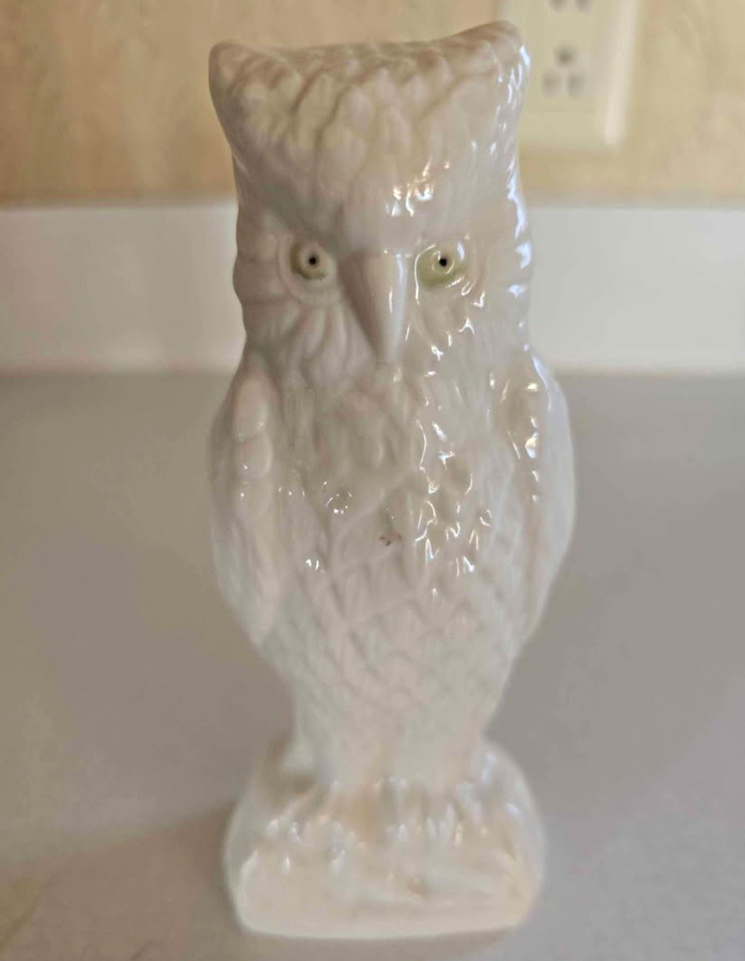 Belleek Fermanagh Ireland Porcelain Owl Bird Figurine White/Iridescent
