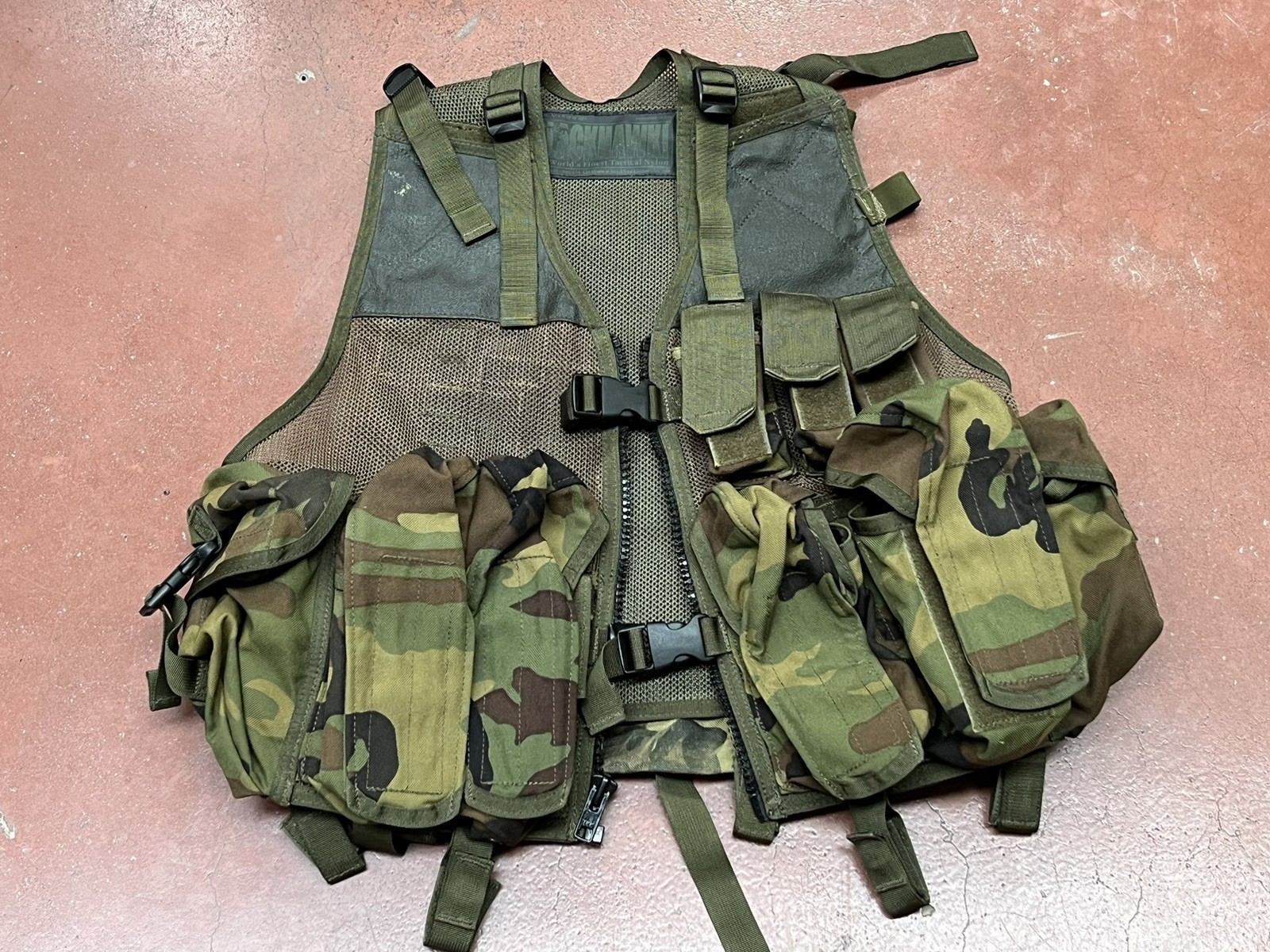 Oldgen Blackhawk DOAV woodland tactical vest