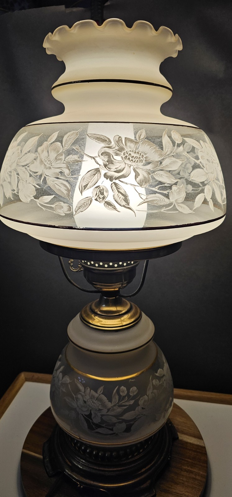 Quoizel 1978 Satin Lace Floral Gone With The Wind Hurricane Table Lamp 23.5 Quoizel 1978 Satin Lace Floral Gone With The Wind Hurricane Table Lamp 23.5