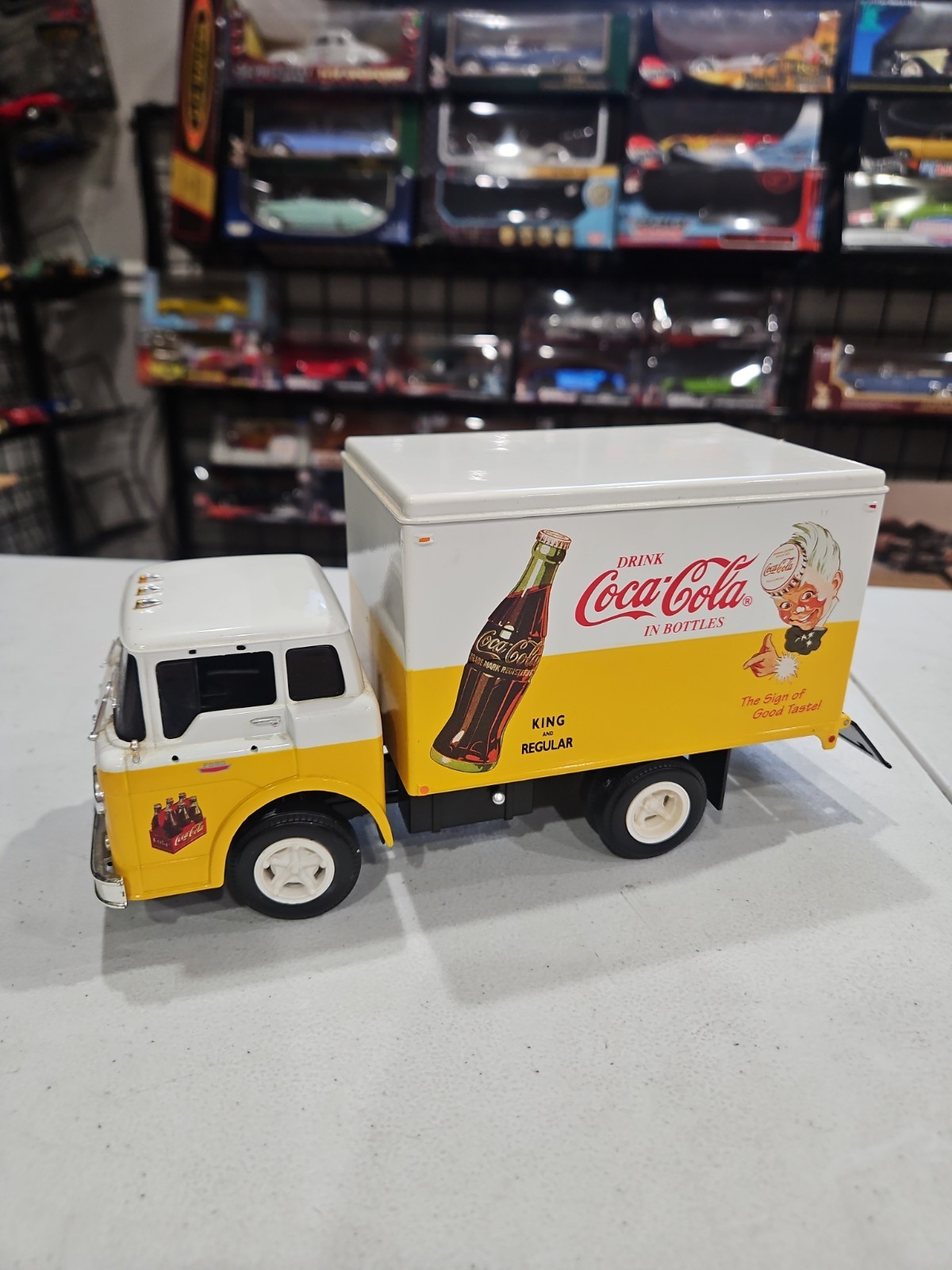 Coca-Cola (ERTL) - 1958 C-800 Delivery Truck -1:25 Scale 🇺🇸 USED NICE SHAPE Coca-Cola (ERTL) - 1958 C-800 Delivery Truck -1:25 Scale 🇺🇸 USED NICE SHAPE