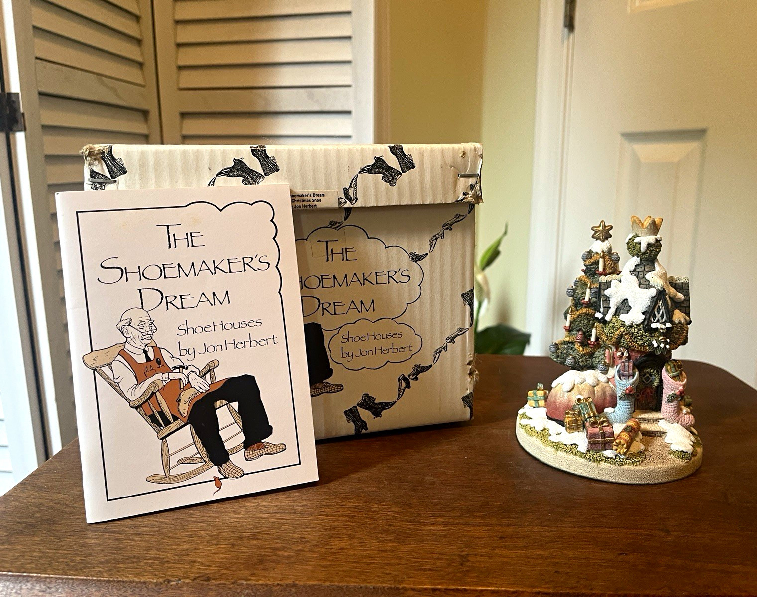 Vtg 1991 The Shoemaker's Dream THE CHRISTMAS SHOE Jon Herbert Figurine Boxed