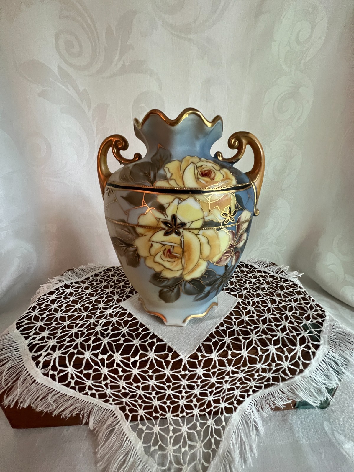 Antique Nippon Hand Painted Yellow Roses Moriage Gold Handle Vase 1911-1921