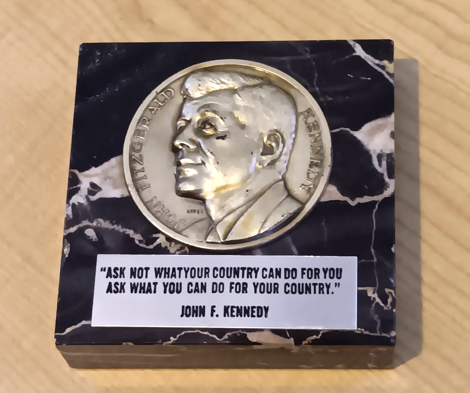 VINTAGE JFK JOHN F. KENNEDY COIN MEDALLION PAPERWEIGHT WITH MARBLE BASE 3”x3” VINTAGE JFK JOHN F. KENNEDY COIN MEDALLION PAPERWEIGHT WITH MARBLE BASE 3”x3”