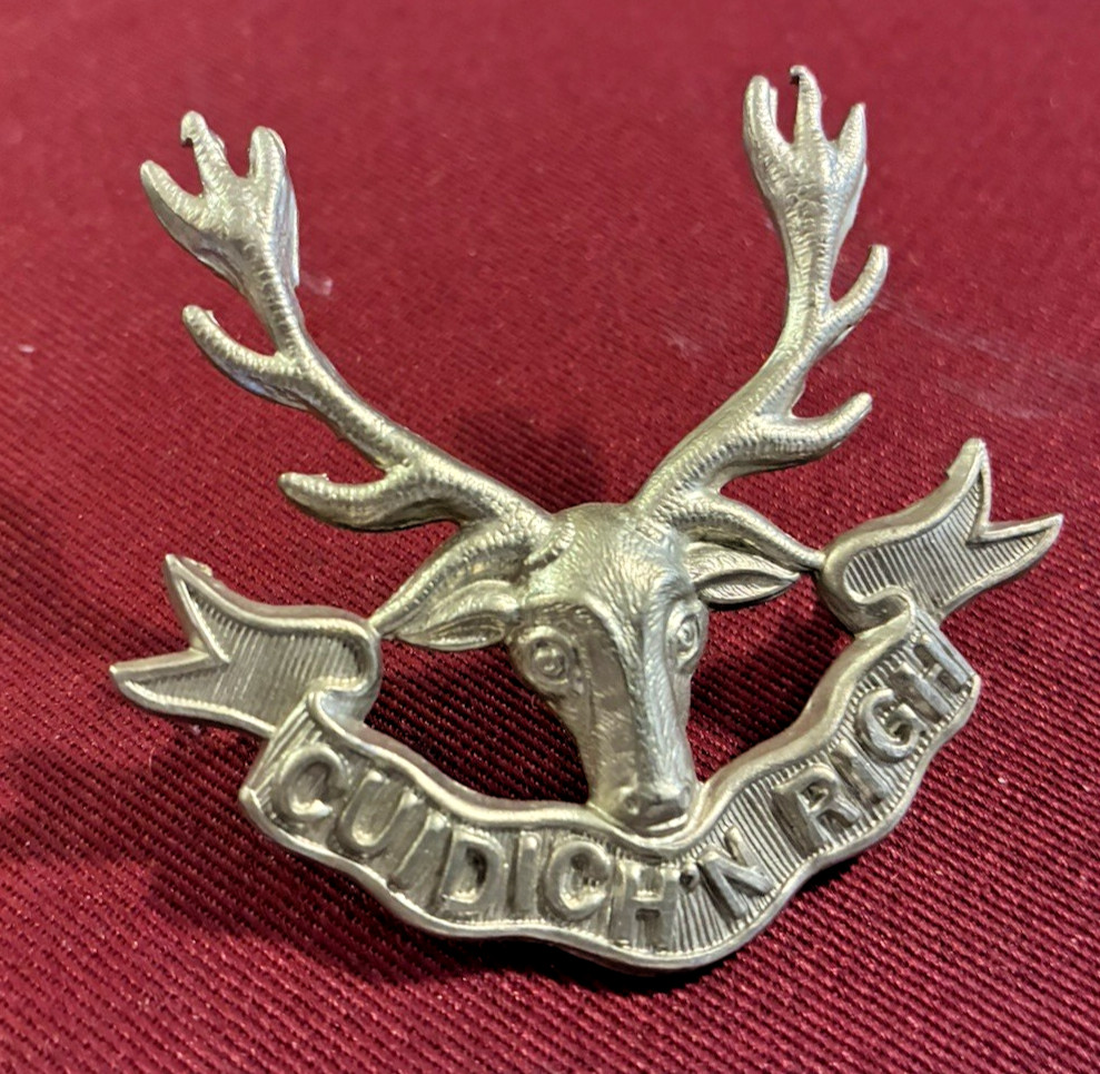 VINTAGE BRITISH SEAFORTH HIGHLANDERS CAP BADGE - HAT BADGE w PRONGS/LOOPS