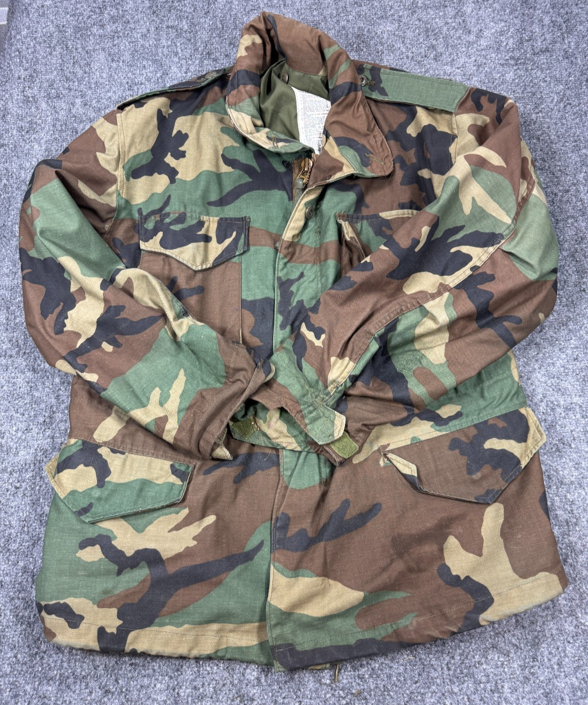  US Military Issue M-65 Men's Jacket Size Large  Camo Field Jacket