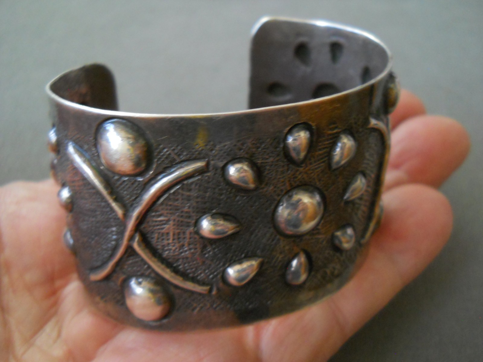 Old Southwest Sterling Silver Repousse & Textured Band Cuff Bracelet 42g Old Southwest Sterling Silver Repousse & Textured Band Cuff Bracelet 42g