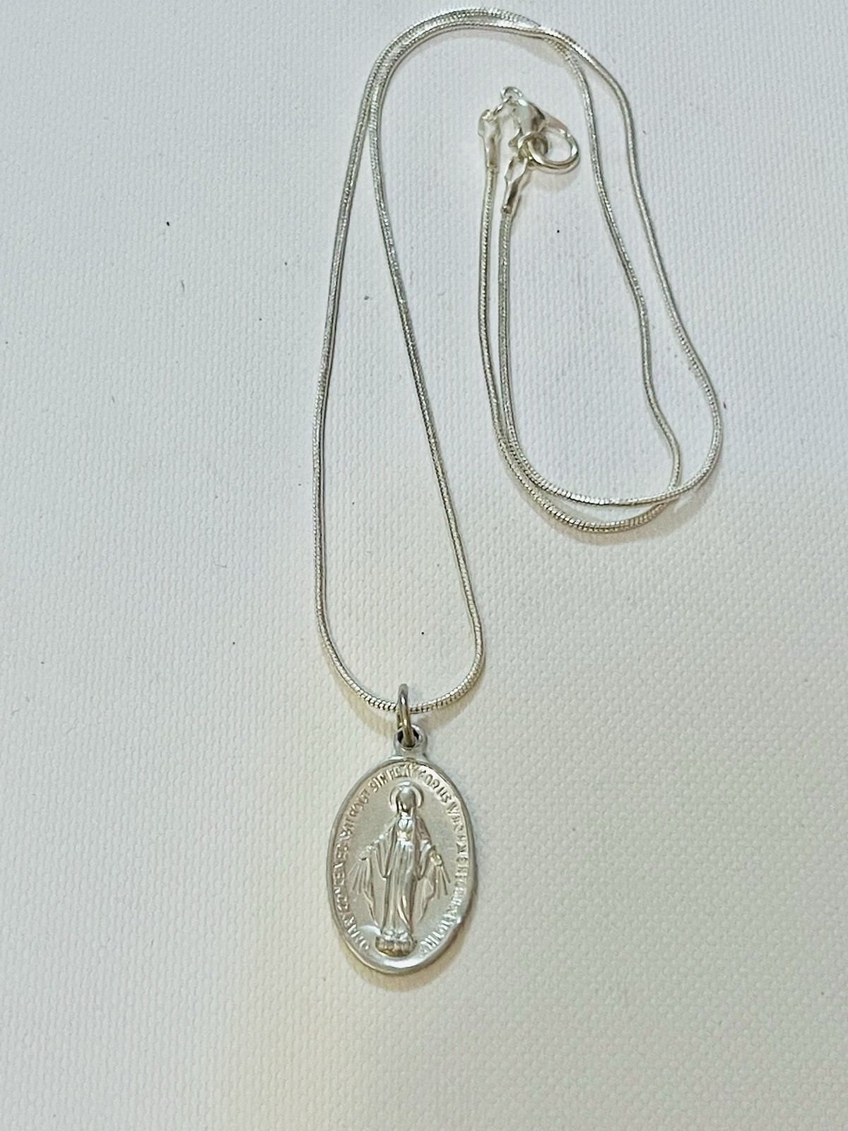 Vintage Oval Religious Virgin Mary Medal Pendant  Necklace 18 inch