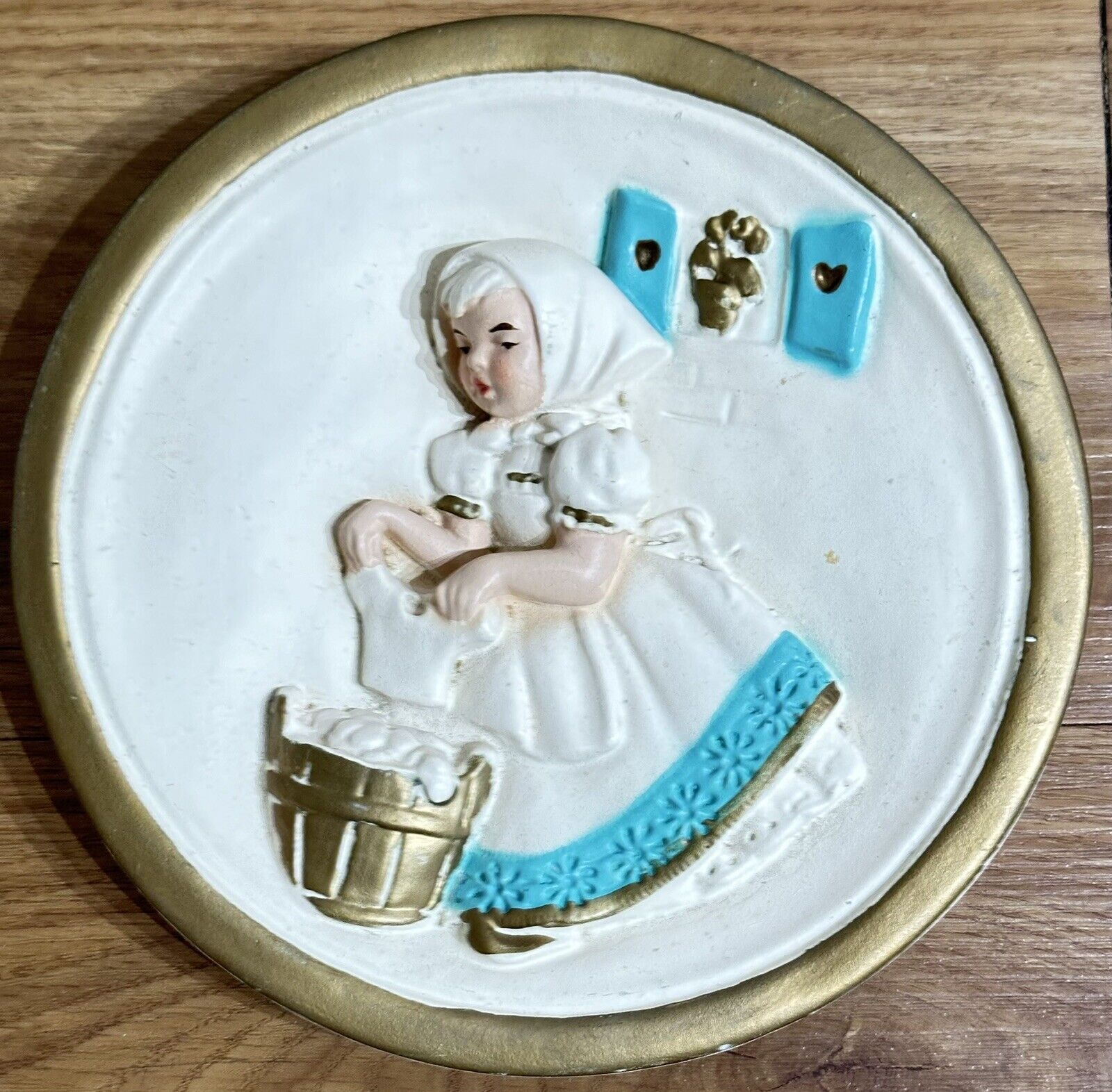 Wash Day Girl at Washtub Laundry Rm Decor Chalkware Plaster 3D Wall Plaque 7.25”