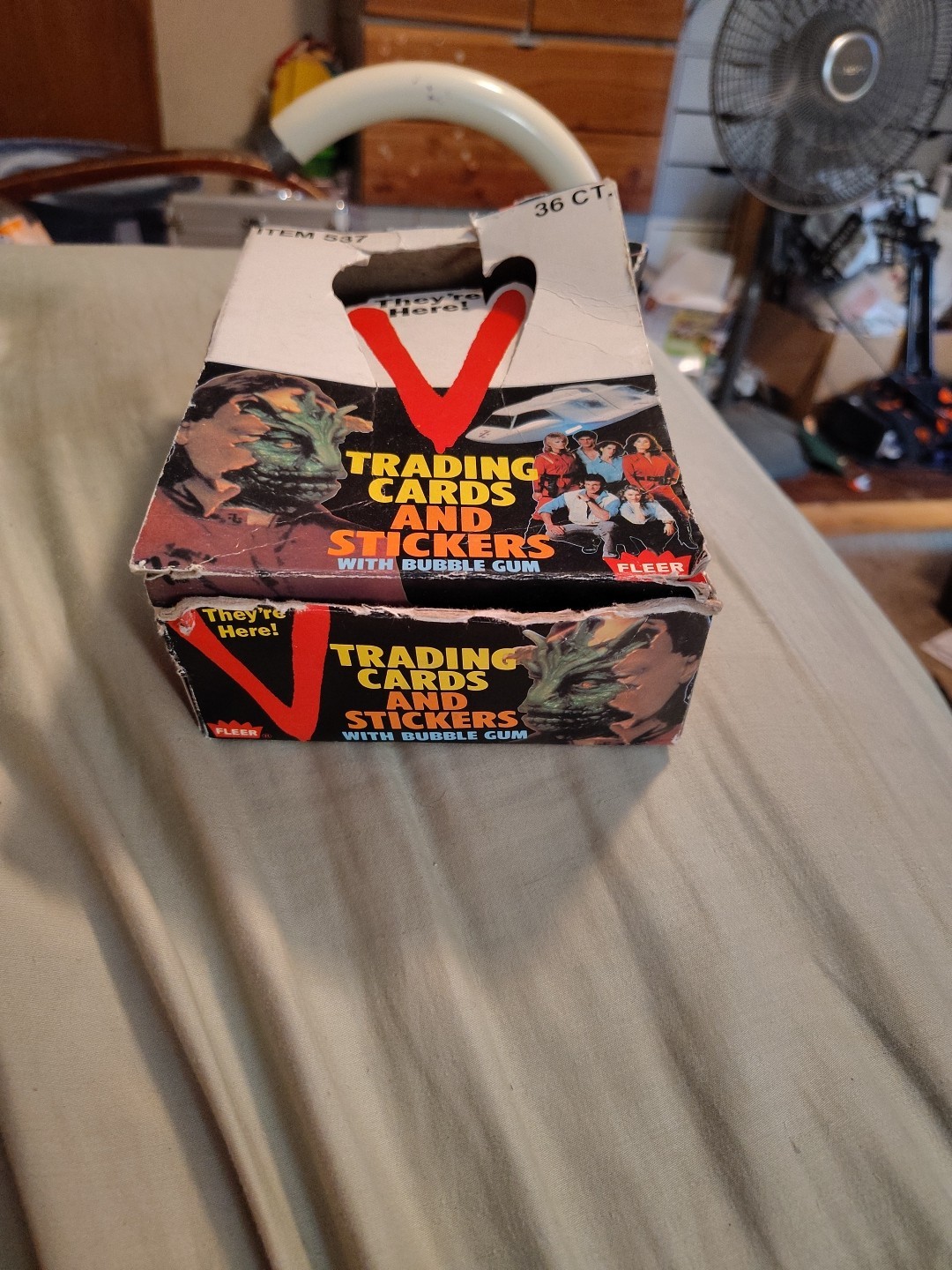 1984 FLEER V They’re Here- Empty Wax Card Display Box Only Vintage Item 537
