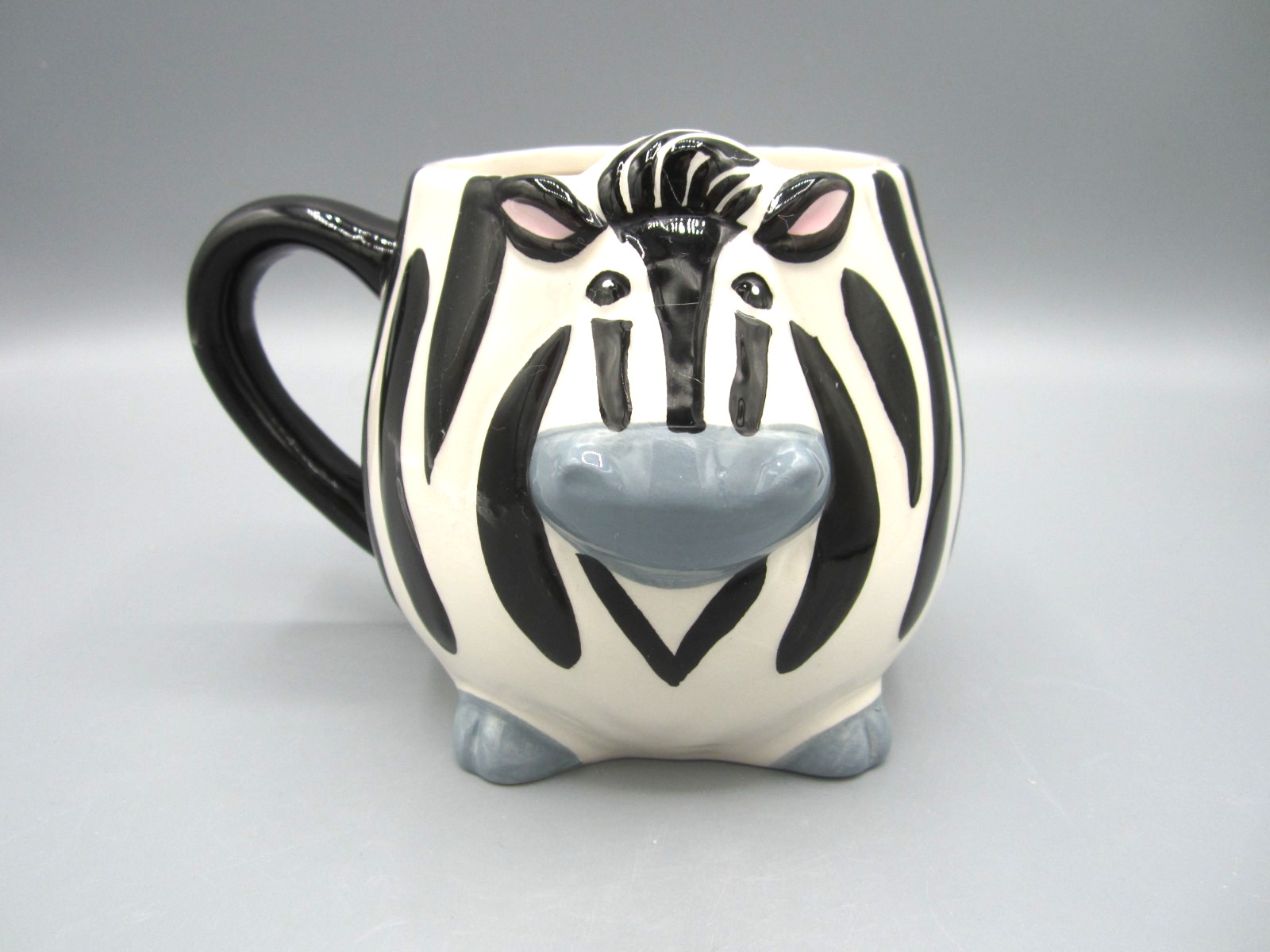 Pier 1, 3D Zebra, White Gray Black Handle Tea Coffee Mug 18 oz. (572)