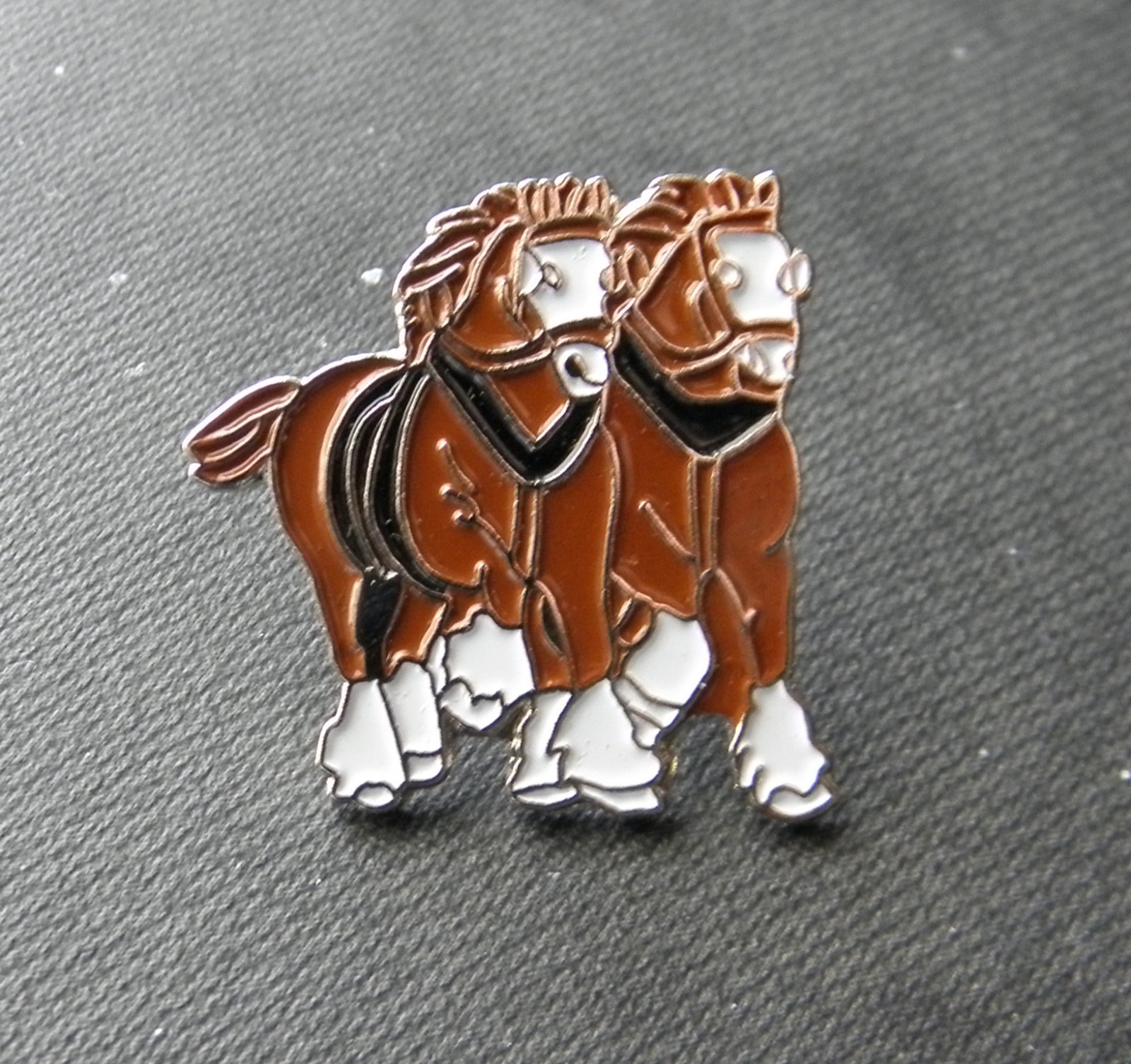 CLYDESDALE WORKING ENGLISH HORSE HORSES LAPEL PIN BADGE 1 INCH