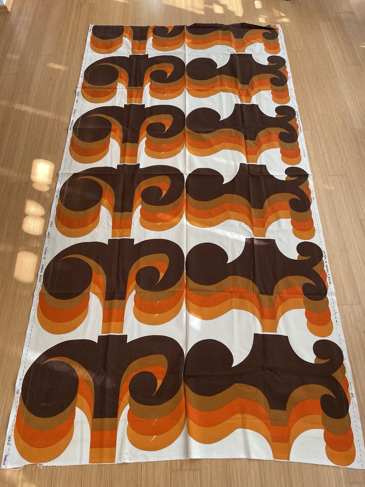 Fabric Omega Barbara Brown Vintage 60s 120 x 240 Rare Vintage Heal’s Fabric Fabric Omega Barbara Brown Vintage 60s 120 x 240 Rare Vintage Heal’s Fabric
