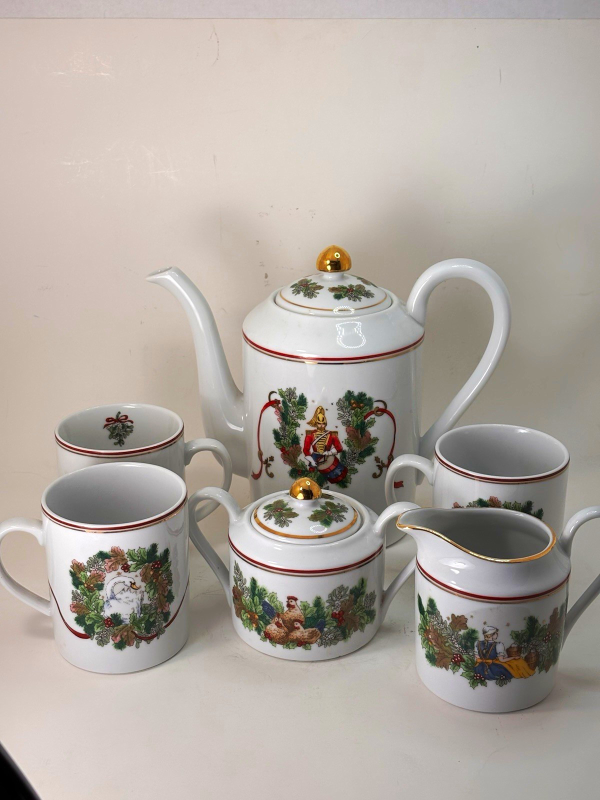 1993 Macy's Royal Gallery All the Days of Christmas Porcelain Tea Set 7pc 3 Mugs