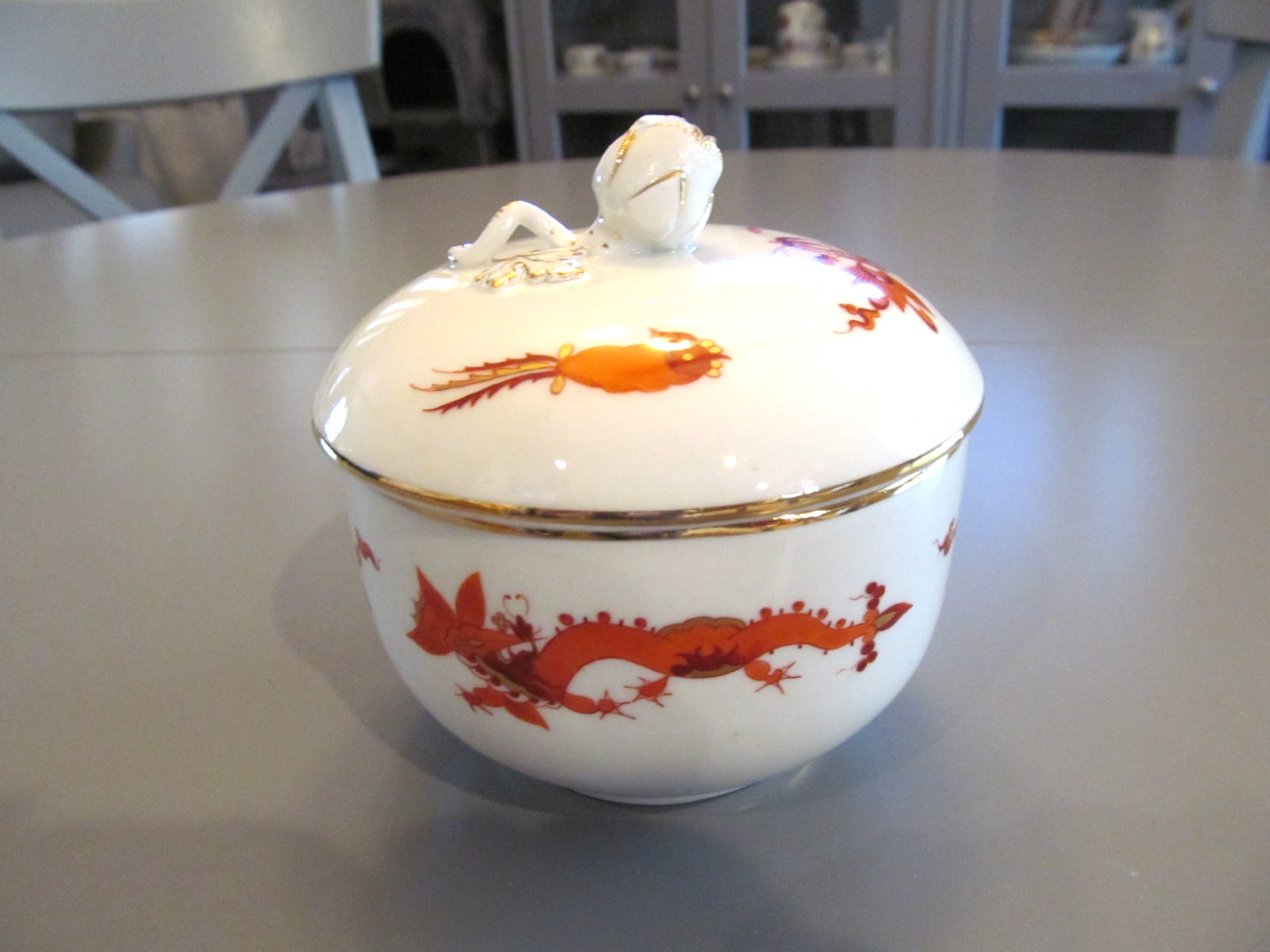 MEISSEN RED COURT DRAGON SUGAR BOWL AND LID GOLD TRIM IMPERFECT 3 STROKES