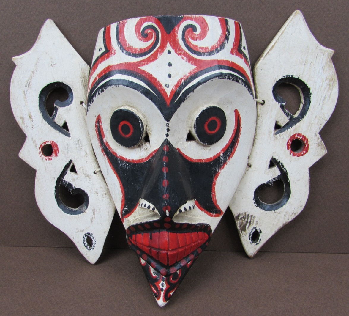 Vintage Hudoq Tribal Child\'s Mask from the Dayak peoples of Borneo, Indonesia