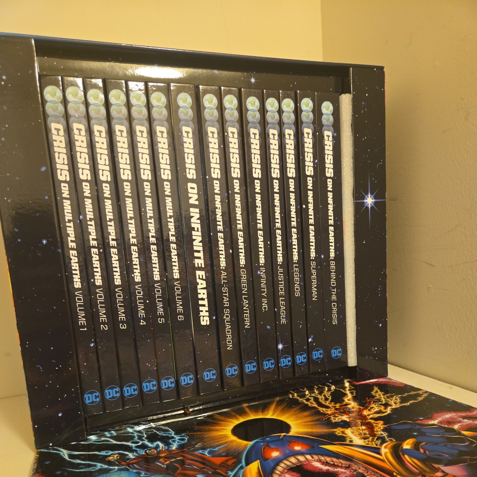 DC Crisis On Infinite Earths Complete Box Set DC Crisis On Infinite Earths Complete Box Set