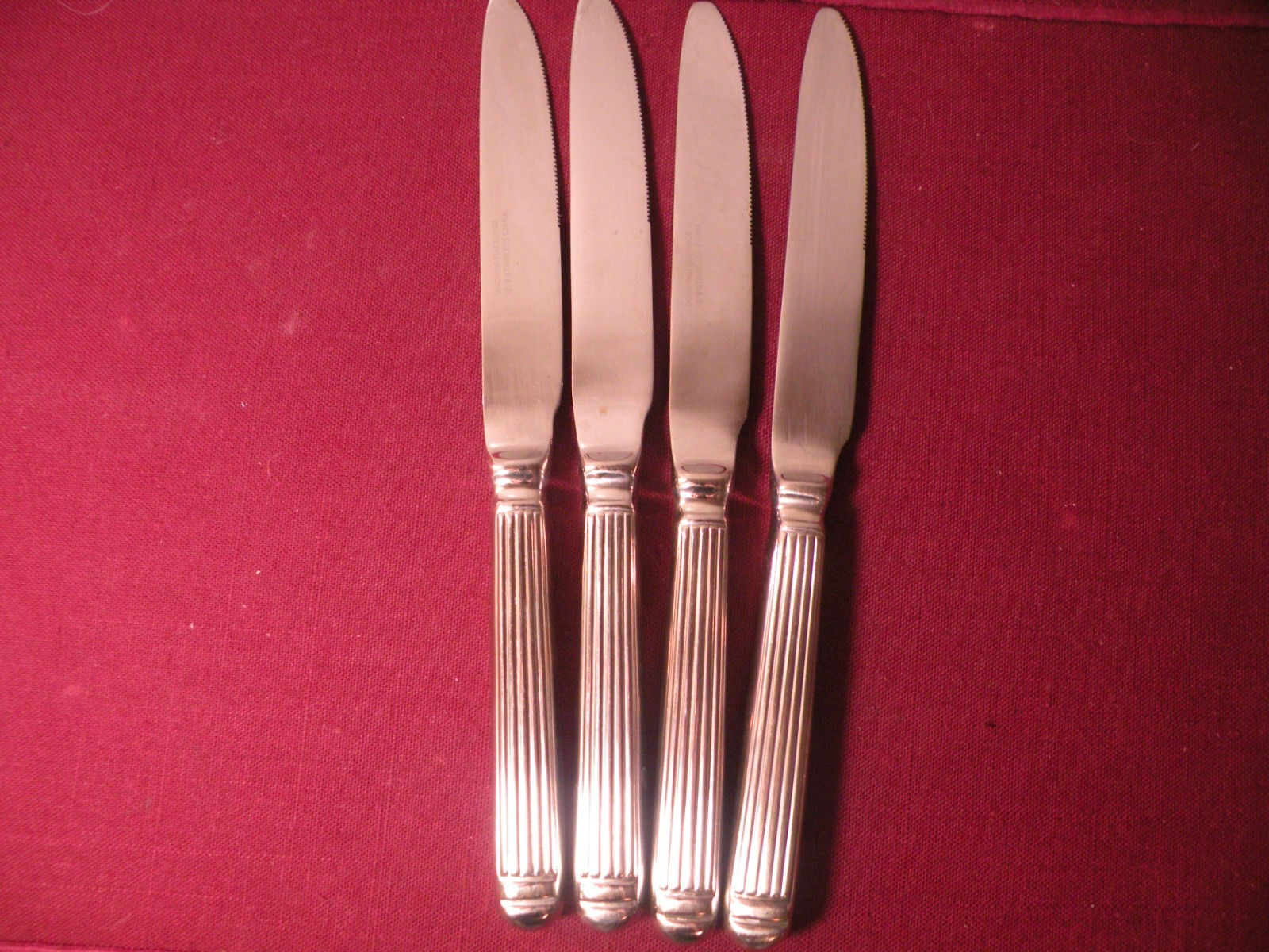 4 Dinner Knives Washington Forge Athens 18/8 Glossy Stainless Knife 8 5/8\