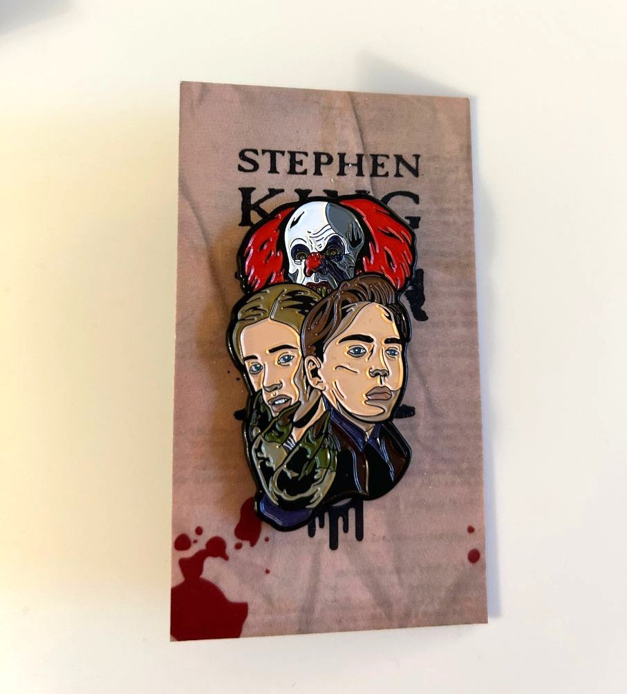 Stephen King's It Pennywise Enamel Pin Ratknife Limited Edition Cult Collectible Stephen King's It Pennywise Enamel Pin Ratknife Limited Edition Cult Collectible
