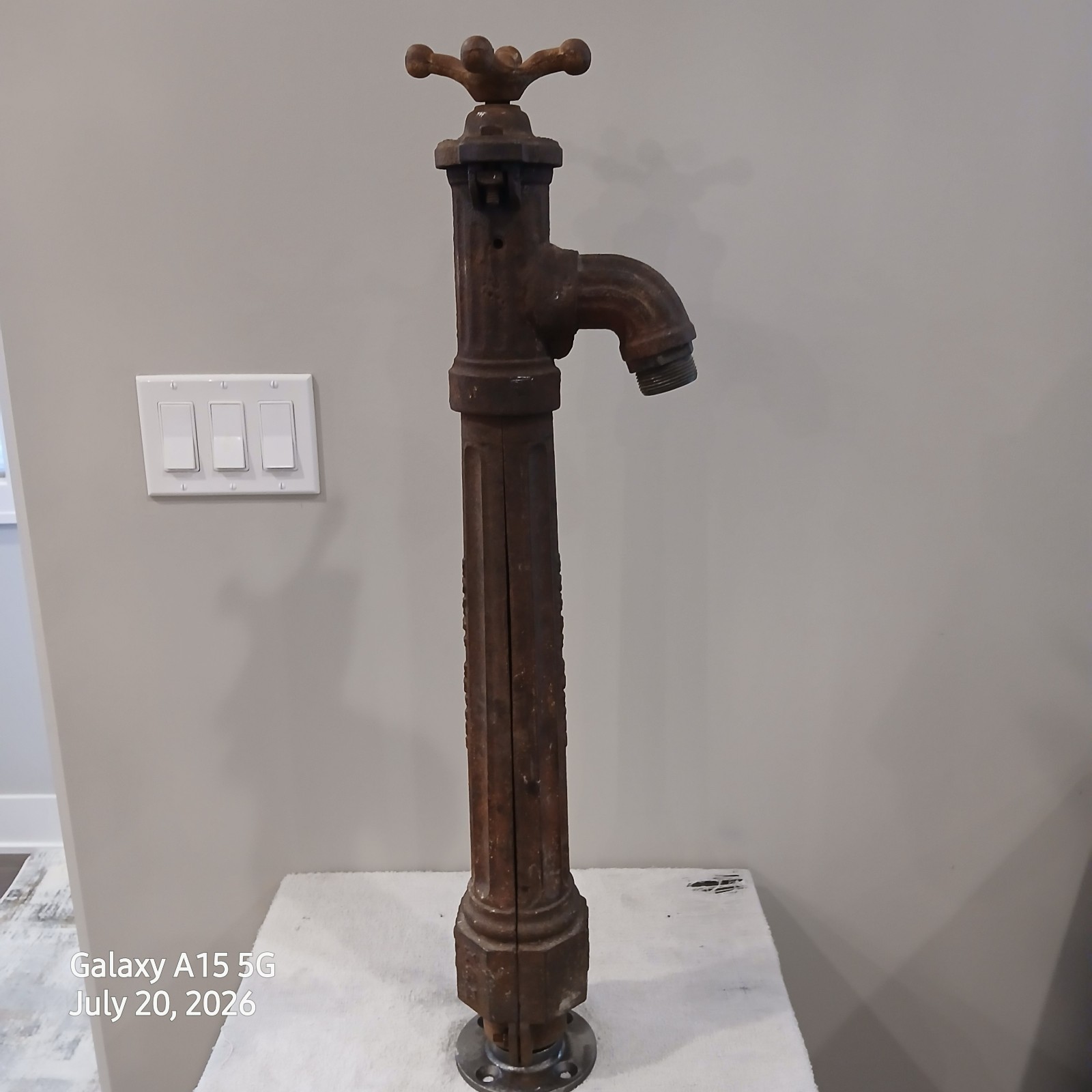 Vintage Patina Cast Iron Total Eclipse(Garden, Yard, Fire) Hydrant \ Vintage Patina Cast Iron Total Eclipse(Garden, Yard, Fire) Hydrant \