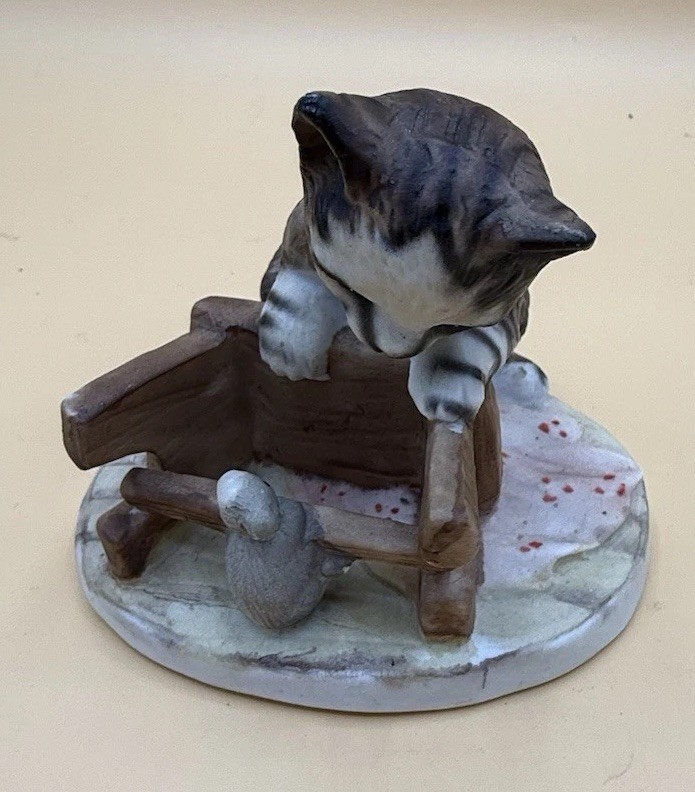 Vintage Artmar Taiwan Kitten Cat & Mouse Bench Figurine Original Label