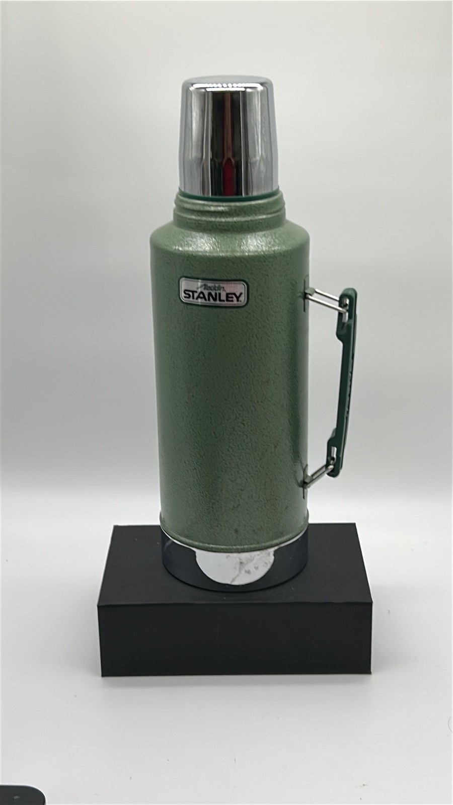 Vintage Aladdin Stanley Classic Vacuum Insulated Thermos Hammertone Green 1... Vintage Aladdin Stanley Classic Vacuum Insulated Thermos Hammertone Green 1...